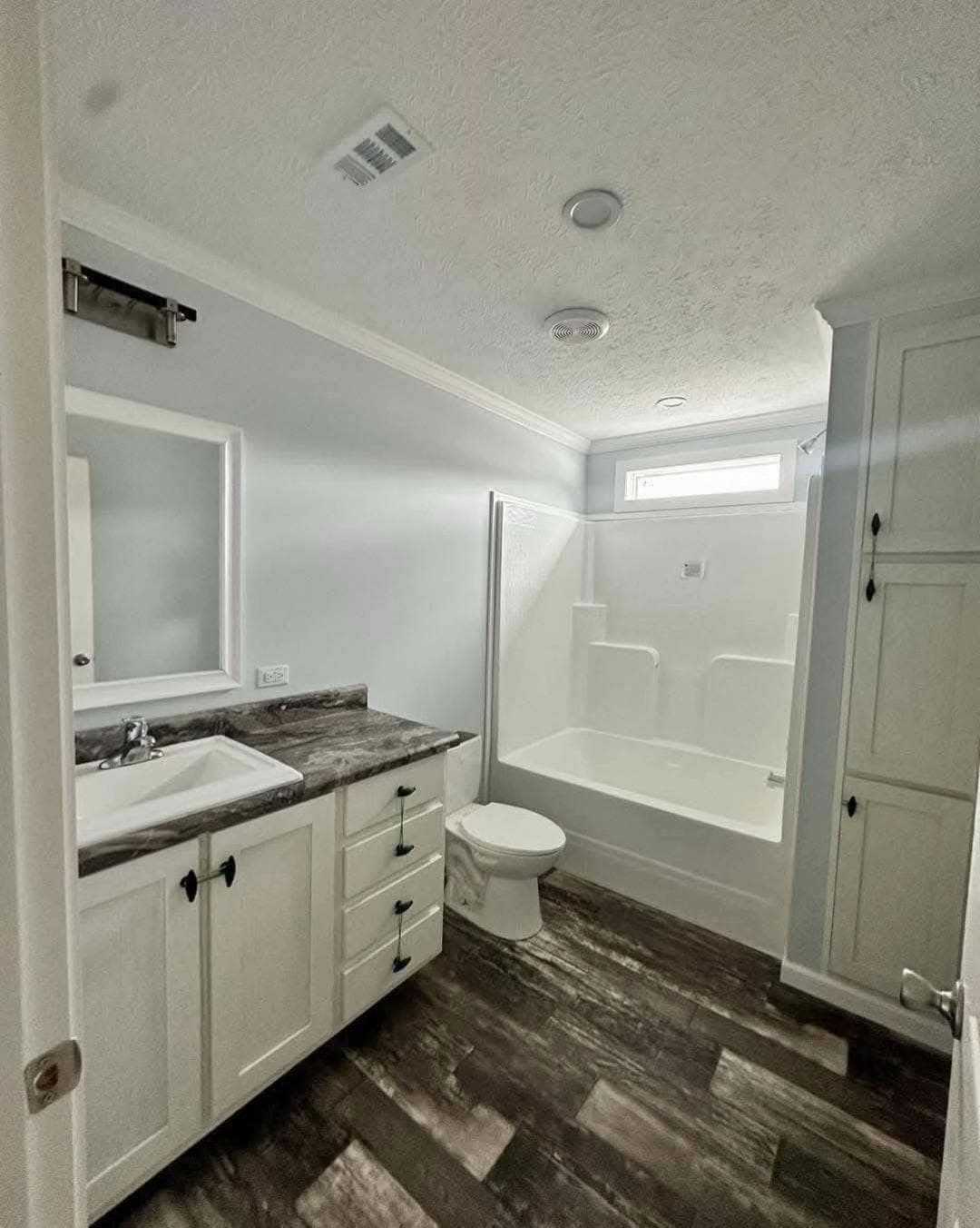 The Stonegate Manor, photo 3 of 10