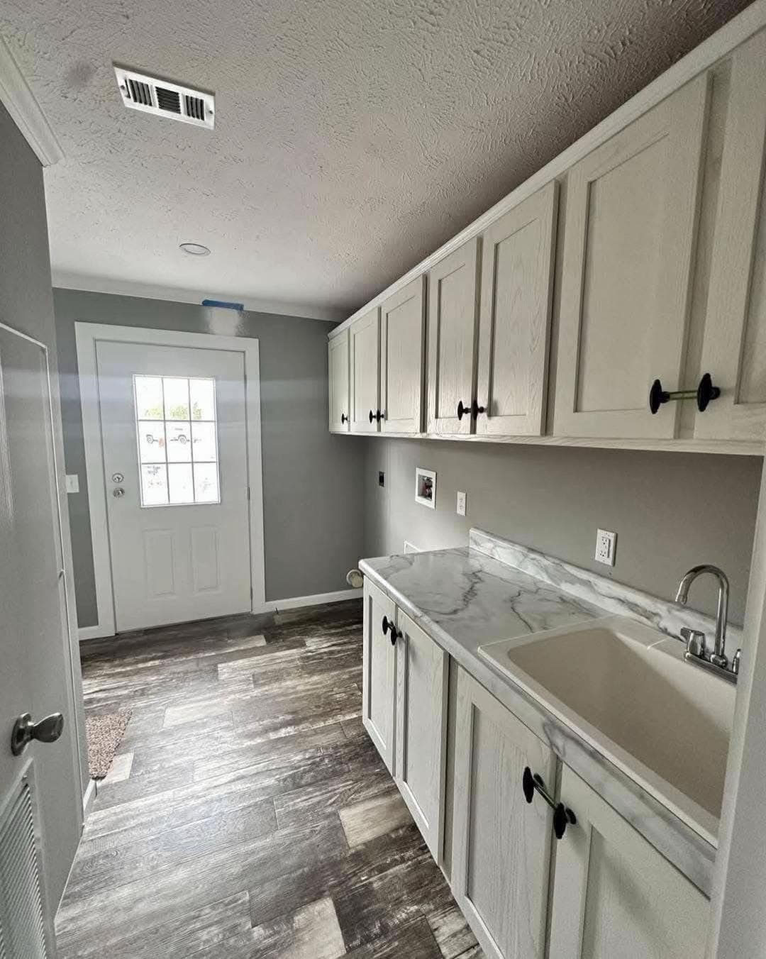 The Stonegate Manor, photo 6 of 10